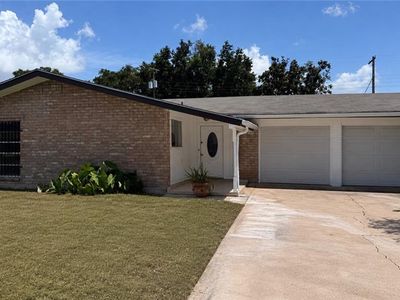 2221 Whitewing Dr