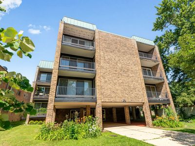 4136 N California Ave Unit 201