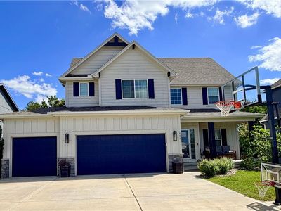 804 SE Holly Ct