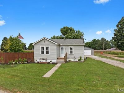Property at 802 Randall Dr, Brighton, IL