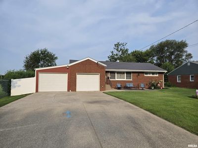 170 S Pleasant Ave