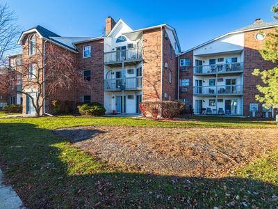 Property at 1345 Cunat Ct APT 2D, Lake In The Hills, IL