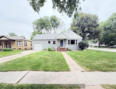 2204 W Koenig St