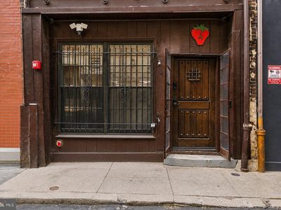 4 S Strawberry St