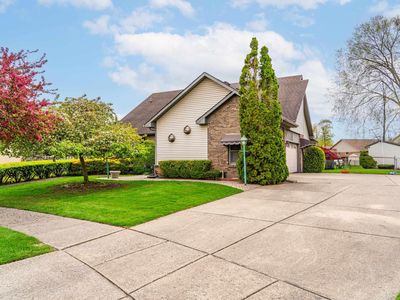 Property at 47799 Farmbrook Ct, Chesterfield, MI