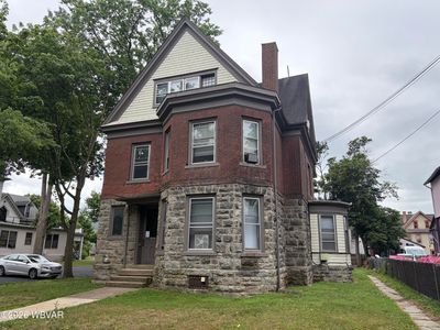 1015 W 4th St