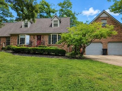 2307 Hamlin Dr