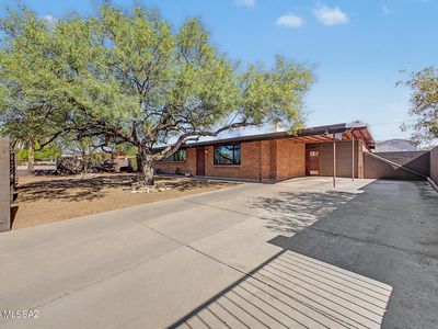 6212 E Eli St