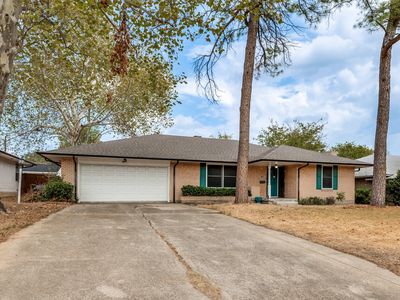 1585 E Kiest Blvd