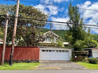 2420 E Manoa Rd
