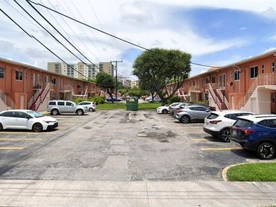 3511 SW 11th St APT 3A