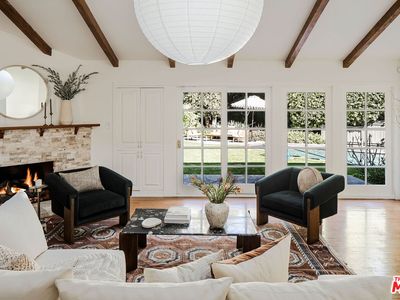 10225 Valley Spring Ln