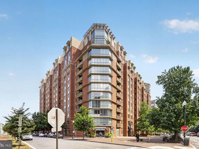 1000 New Jersey Ave SE APT 1113