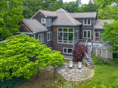 215 E Ridge Dr