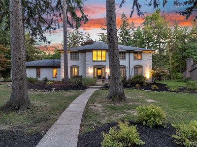 Property at 5 Greenwood Dr, Orchard Park, NY