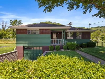 24 Sherwood Avenue