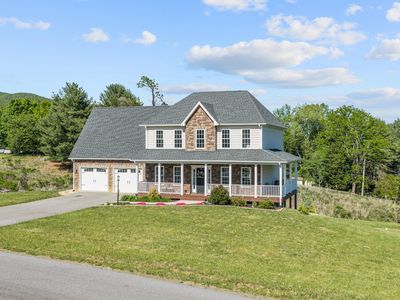 250 Thornblade Way