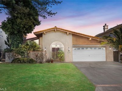 17800 Cresta Blanca Ln