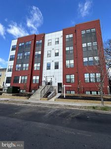 1812 H Pl NE #202