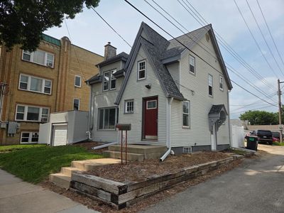 17 13th Ave SW