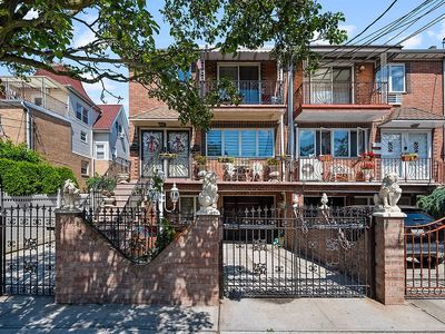 264 Bay 11 St