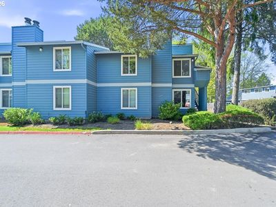 Property at 2330 SE Brookwood Ave APT 221, Hillsboro, OR