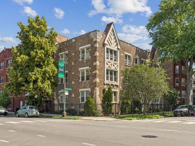 1956 W Melrose St #202