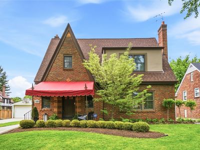317 E Dixon Ave