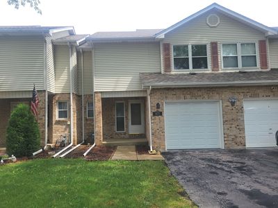Property at 405 S Wenbriar Sq, Addison, IL