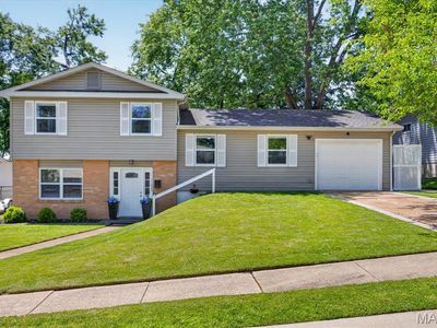 Property at 11005 Saxonhall Dr, Bridgeton, MO