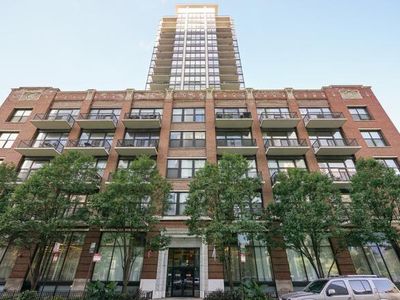 210 S Des Plaines St #707