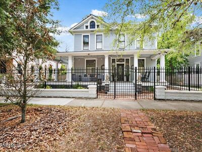 236 W 6TH Street