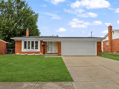 1326 W Elmwood Ave