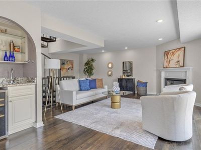 401 College Pl APT 14