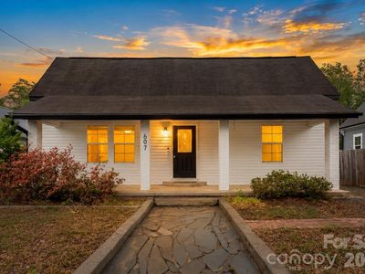 607 Old Charlotte Rd SW