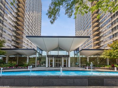 3550 N Lake Shore Dr APT 1707