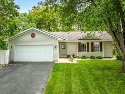 415 Staffordshire Dr NE