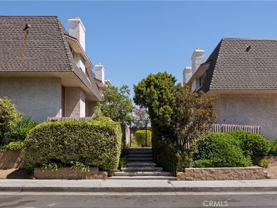17943 Magnolia Blvd APT 16