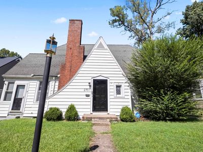 2701 Iroquois Ave