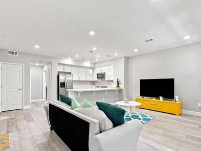 633 Clover Cir