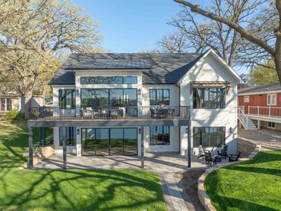 1205 Lake Shore Dr