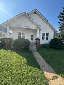 613 Montrose Ave SE