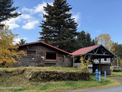 279 Shoreline Dr