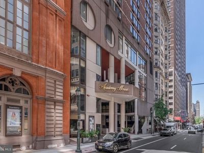 1420 Locust St APT 6M