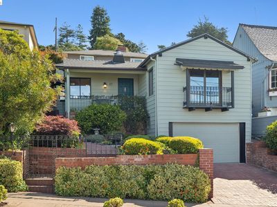 37 Kenyon Ave