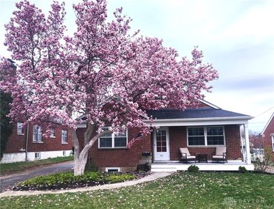 347 Lonsdale Ave