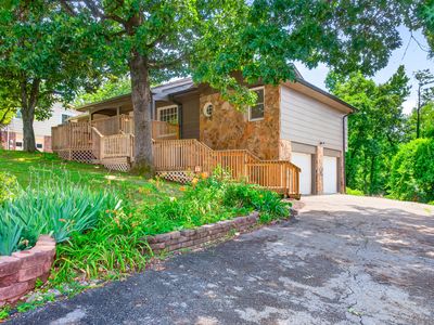 2904 Old Britain Cir