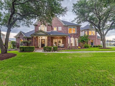 511 Royal Lakes Blvd