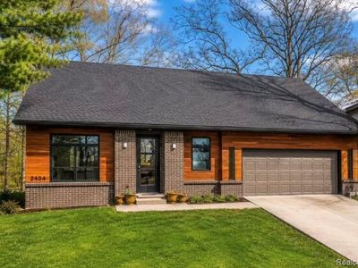 2404 Uplong St
