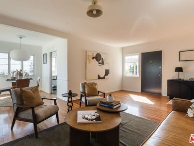 2021 Hillhurst Ave APT 8